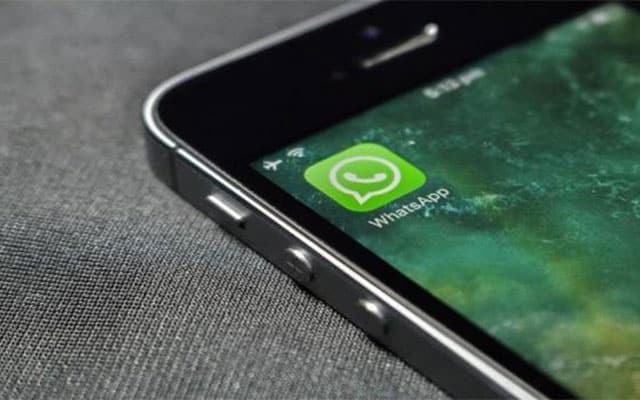 WhatsApp working on darker top app bar for Android beta.