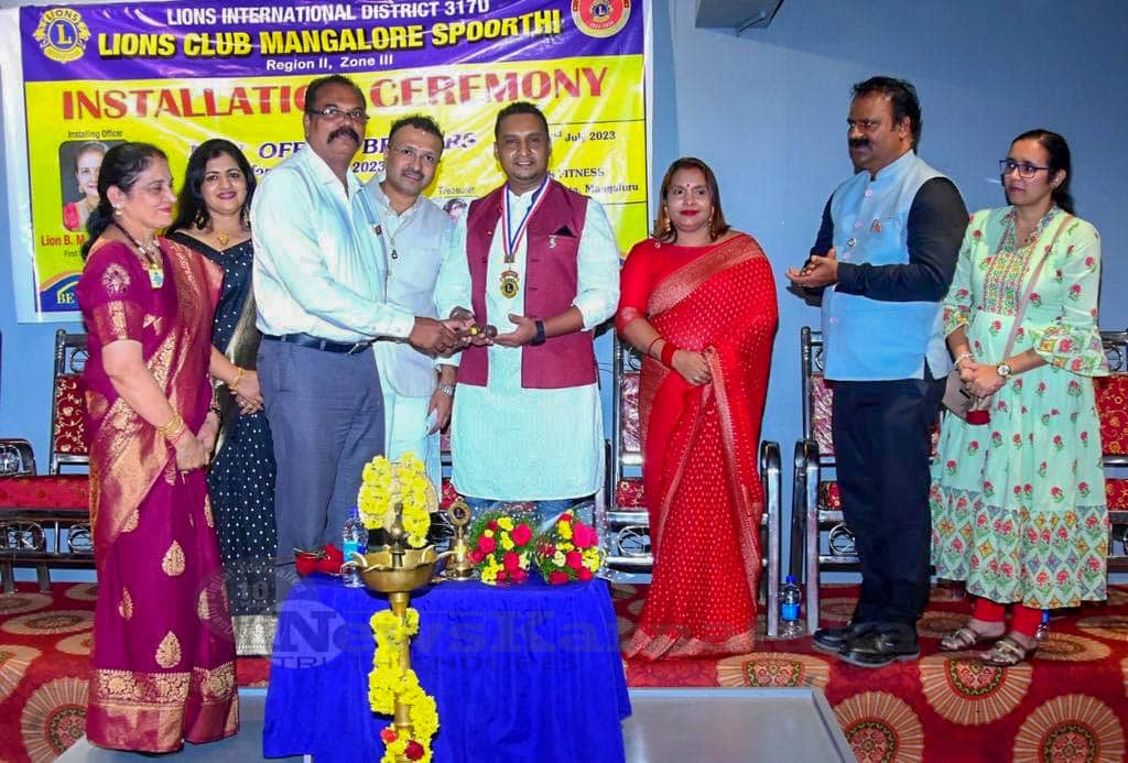 003 of 4 New President and office bearers of Lions Club installed