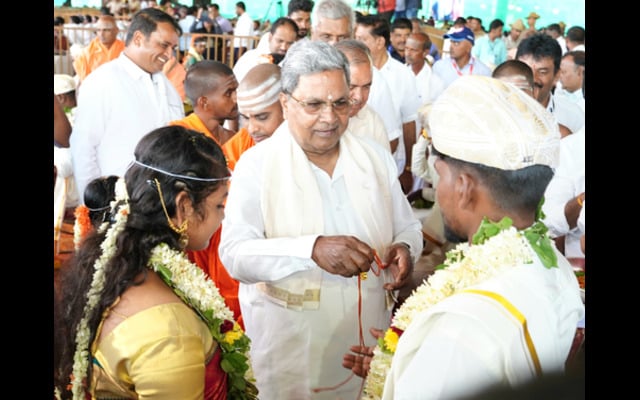 ‘Avoid loans for weddings, focus on agriculture’: Siddaramaiah | Azad Times