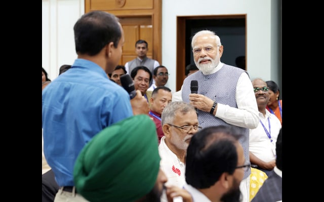 PM Modi stresses the need to nurture student curiosity | Azad Times