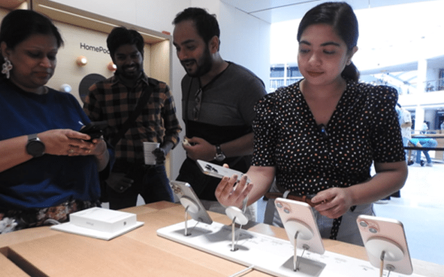 ‘Make in India’ iPhones now out as hundreds queue up to own new Apple devices | Azad Times