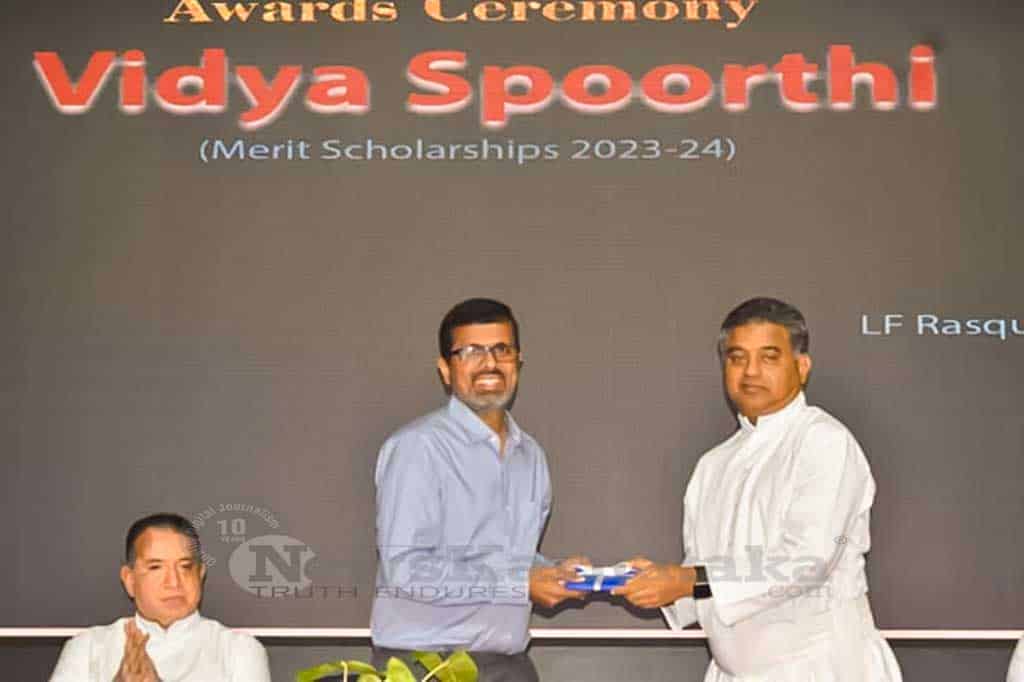 016 of 16 Vidyaspoorthi scholarships awarded to over 400 students at SAC