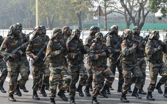 An important event occurred when the Indian Army stopped an attempt to infiltrate along the Line of Control (LoC) in the Baramulla district of Jammu & Kashmir's Uri sector. During the operation, security personnel made significant recoveries and two terrorists were killed. This mission demonstrates the Army's ongoing awareness and readiness in the area.
