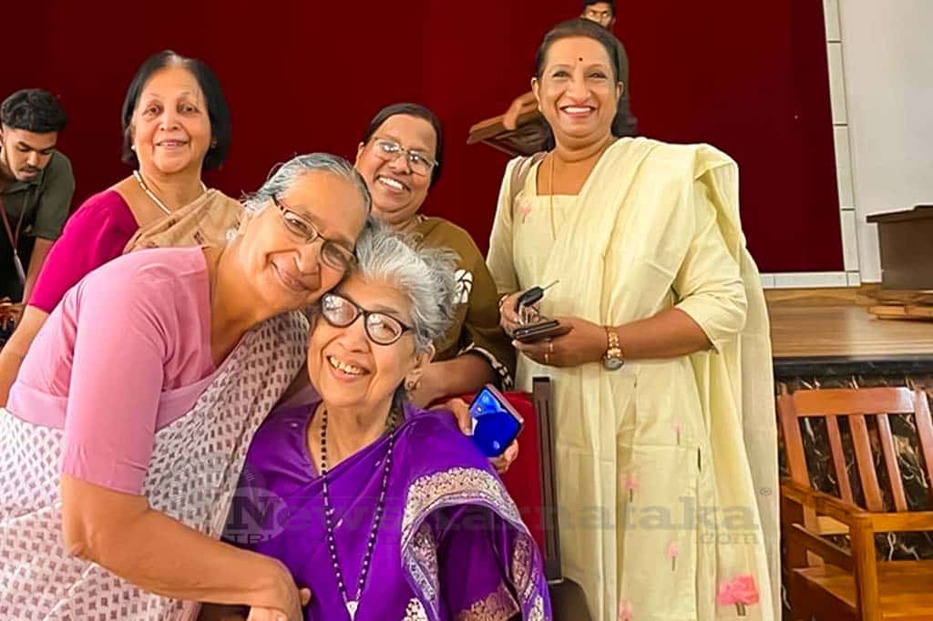 Touching felicitation to nonagenarian delights Roshni Nilaya