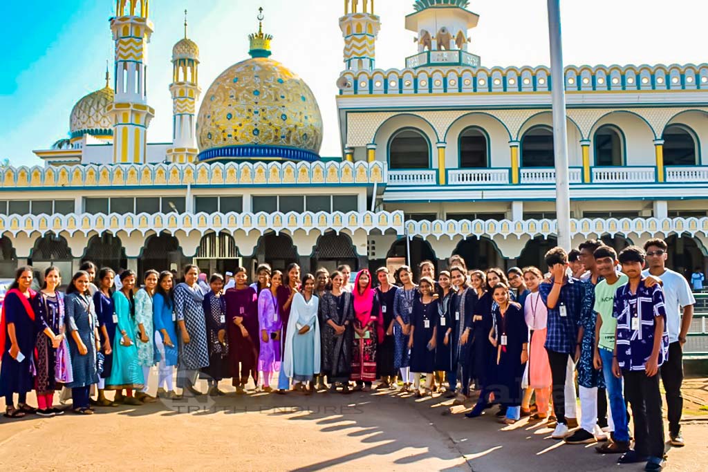 SAPUC students visit the religious places in Mangalore