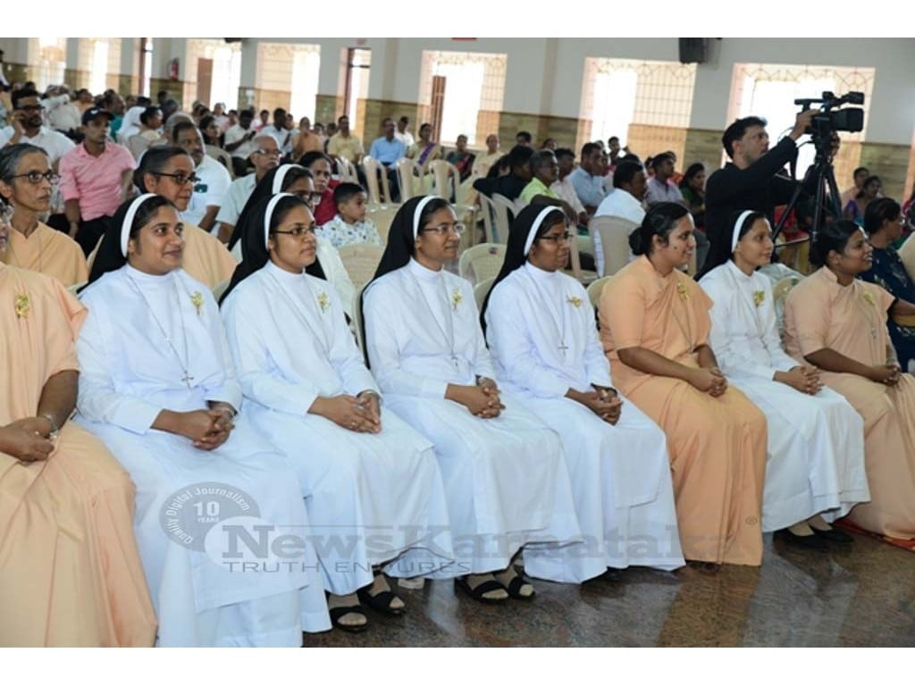 14 Apostolic Carmel Sisters Make Their Final Religious Profession