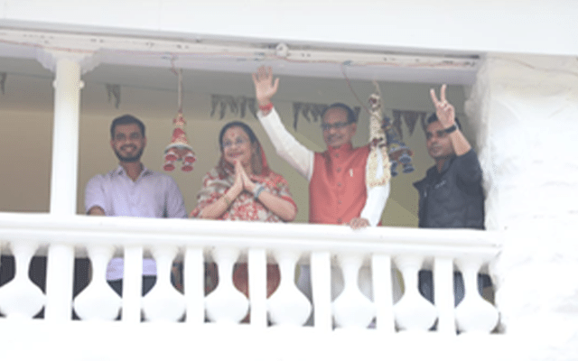 As BJP races towards landslide win in MP, Shivraj flashes victory sign