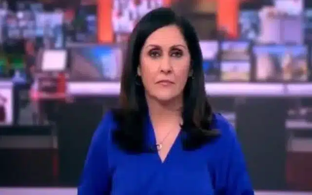 A video clip of a BBC news anchor giving the finger up during a live broadcast went viral on social media, evoking mixed reactions of laughter and dismay at the organization's lack of professionalism.
