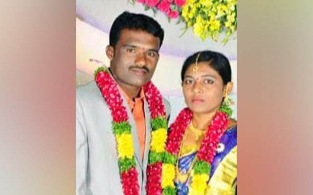 A security guard of Siddipet District Collector shot dead his wife and two children before killing himself.The shocking incident occurred in Ramunipatta village of Chinnakodur mandal